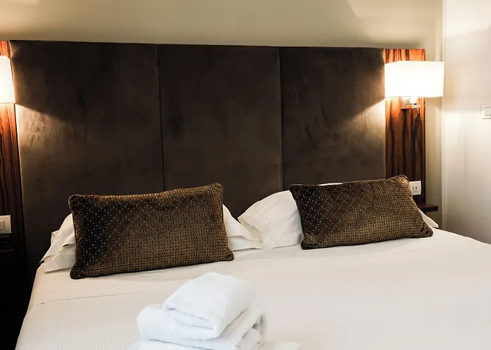 Embassy Szálloda 4*