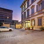 Hotel Embassy