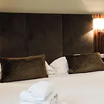 Embassy Hotel 4*