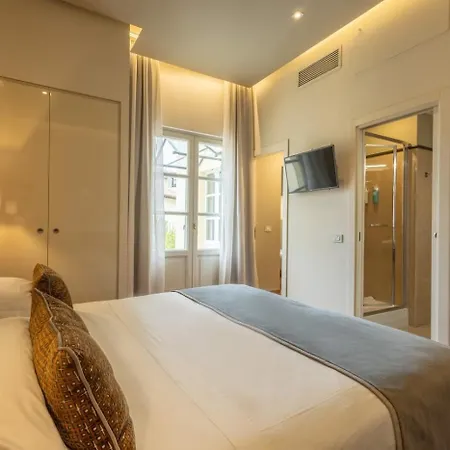 Hotel Embassy