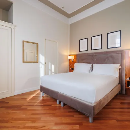Embassy Hotel 4*