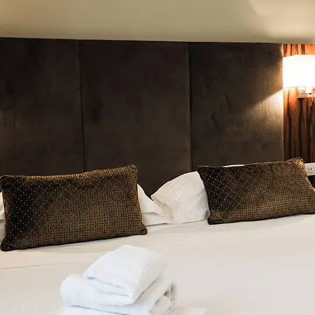 Embassy Hotel 4*