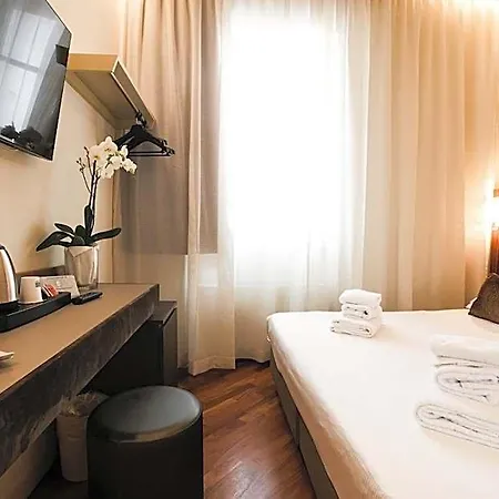 Embassy Szálloda 4*