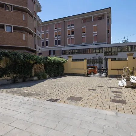 Hotel Embassy