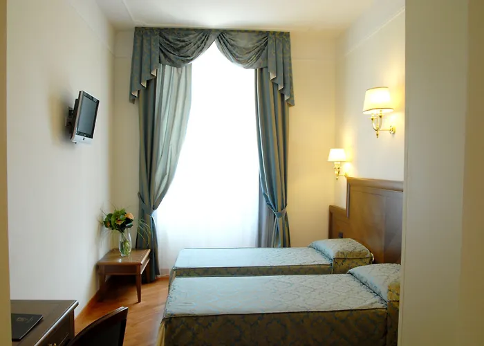 Embassy فندق